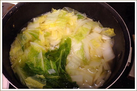 「白菜とウィンナーのミルクスープ」制作画像